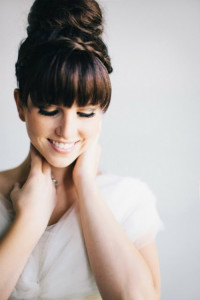 coiffure frange chignon